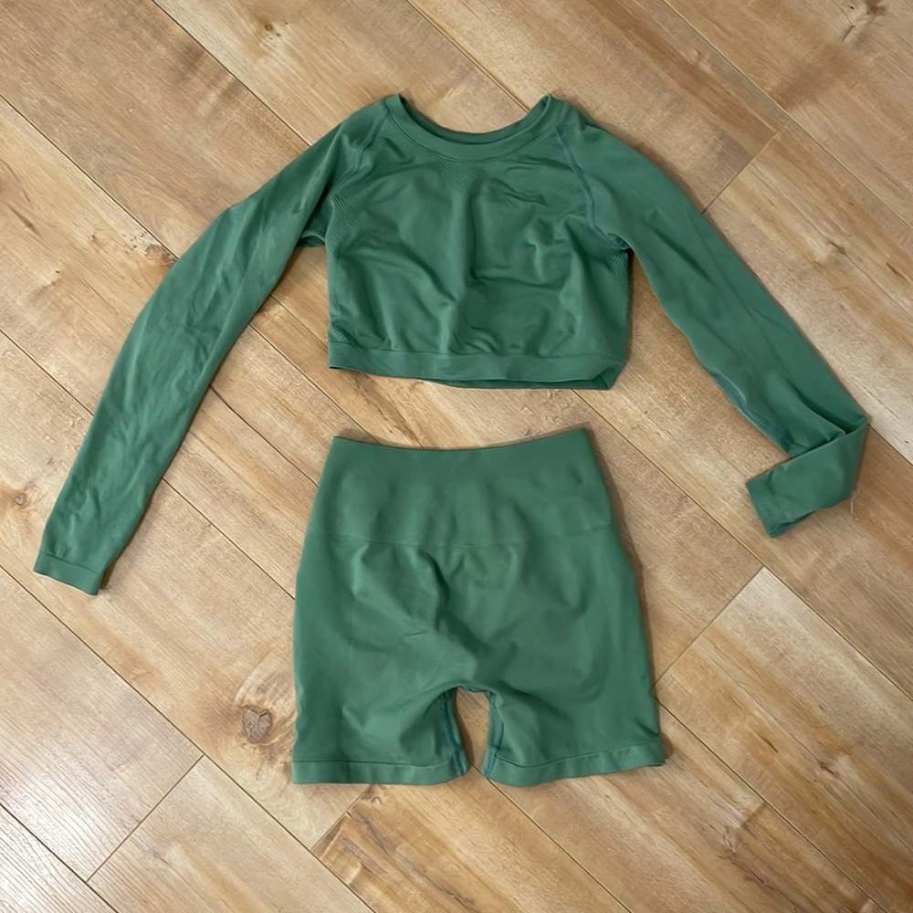 Alphalete workout set